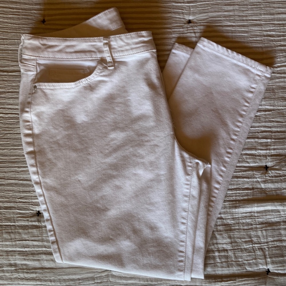 Beautiful a.n.a A NEW APPROACH White Jeggings. Size 16